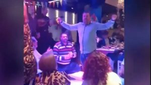 Αγρίνιο: Ο κοινοτάρχης και ο δράστης γλεντούσαν μαζί λίγο καιρό πριν το άγριο έγκλημα – Μαζί τους και η σύζυγος του 50χρονου