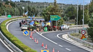 Την Τετάρτη κρίνεται το μέλλον των αγροτικών κινητοποιήσεων – Απειλούν με 48ωρους αποκλεισμούς αν δεν ικανοποιηθούν τα αιτήματά τους