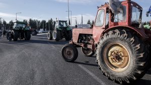 Επιμένουν οι αγρότες: “Θα παραμείνουμε στα μπλόκα ακόμα και αν έρθει η Αστυνομία – Δεν απειλούμαστε”