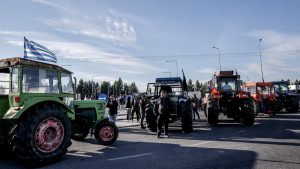 Απομακρύνουν τα μπλόκα οι αγρότες ενόψει της συνάντησης με Μητσοτάκη – Ποιοι δρόμοι παραμένουν κλειστοί