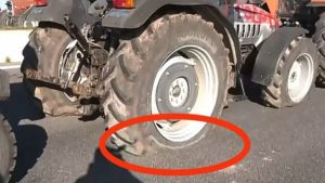 Γεωργιάδης για βανδαλισμό τρακτέρ αγροτών:  “Είναι τραμπούκοι – Δεν θέλουν λύσεις αλλά να πέσει η κυβέρνηση”