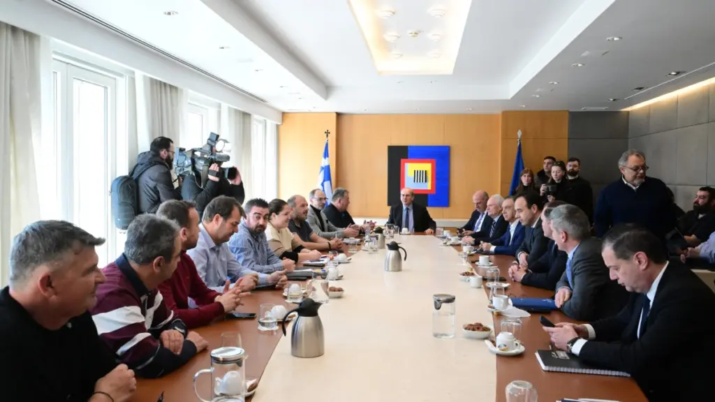 Συνάντηση κυβέρνησης – αγροτών: Χωρίς ΑΤΑΚ σε αγροτεμάχια κάτω των 20 στρεμμάτων στις δηλώσεις ΟΣΔΕ από το επόμενο χρόνο