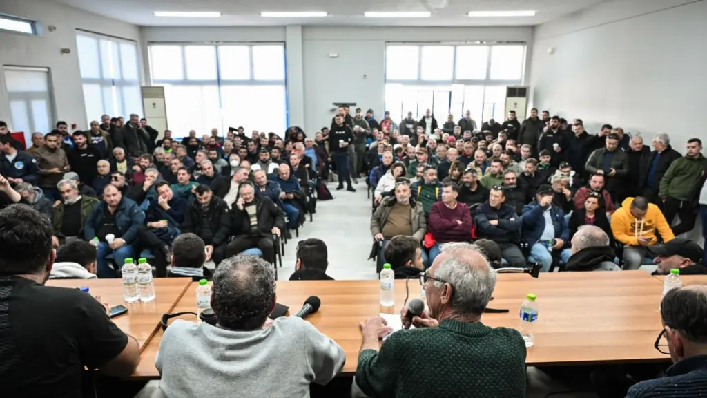 Για Παρασκευή ή Δευτέρα πάει η συνάντηση Μητσοτάκη με τους αγρότες των μπλόκων