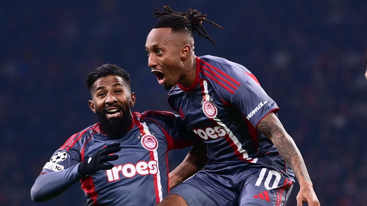 Άγιαξ – Ολυμπιακός 1-2: «Άλωσε» το Άμστερνταμ και πήρε «θρυλική» πρόκριση στα playoffs του Champions League