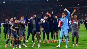 Champions League: Στην 18η θέση ο Ολυμπιακός μετά το διπλό στο Άμστερνταμ – Η τελική βαθμολογία