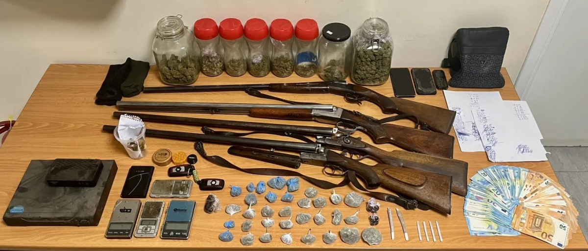 Σύλληψη τεσσάρων ατόμων για διακίνηση ναρκωτικών στα Άνω Λιόσια