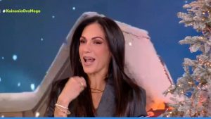 Ανθή Βούλγαρη: Επέστρεψε στο “Κοινωνία Ώρα Mega” – «Παρακαλώ, κοντινό στο πρόσωπο»