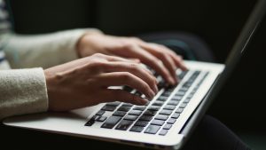 Πάτρα: Του απέσπασε τους τραπεζικούς κωδικούς του και του έκλεψε 45.000 ευρώ