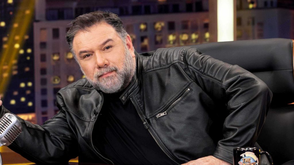 Γρηγόρης Αρναούτογλου: Όταν η μητέρα του τον ξεμάτιασε στον αέρα του «The 2Night Show» (vid)