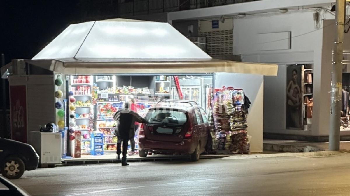 Αρτέμιδα: Αυτοκίνητο μπήκε μέσα σε περίπτερο – Από τύχη αποφεύχθηκαν τα χειρότερα (φωτογραφία)