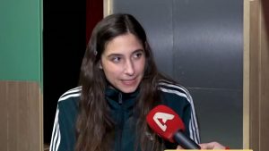 Φωτεινή Αθερίδου: Αρνήθηκε να απαντήσει για τον χωρισμό του πατέρα της από τη Σμαράγδα Καρύδη (vid)