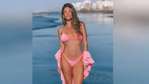 Η Αθηνά Οικονομάκου στις παραλίες της Αργεντινής – Ροζ μπικίνι και καλοκαιρινή διάθεση