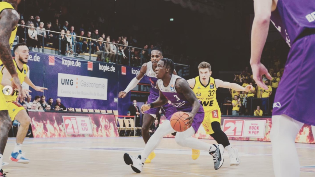 Αυτός είναι ο μπασκετμπολίστας της Α2 που μπήκε μεθυσμένος στις γραμμές του τρένου στην Ιερά Οδό