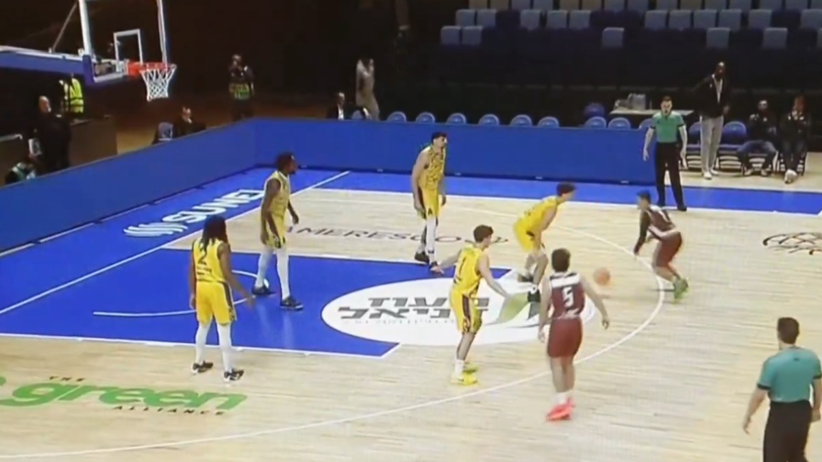 Νύχτα ντροπής στο BCL: H Τραπάνι κατέβηκε με 5 παίκτες κόντρα στη Χολόν – Το παιχνίδι έληξε στο 7′