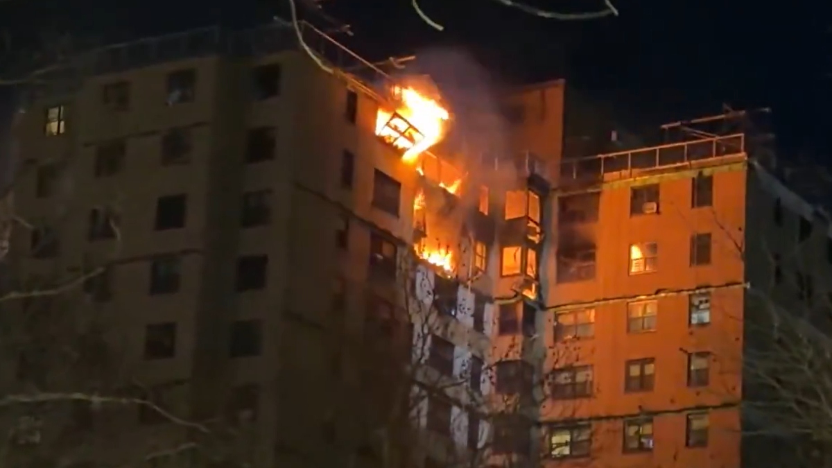 Νέα Υόρκη: Φωτιά σε πολυκατοικία στο Μπρονξ – Αναφορές για νεκρούς και τραυματίες (βίντεο)