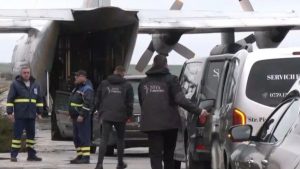 Προσγειώθηκε στο αεροδρόμιο «Μακεδονία» της Θεσσαλονίκης το C-130 με τις σορούς των επτά αδικοχαμένων οπαδών του ΠΑΟΚ