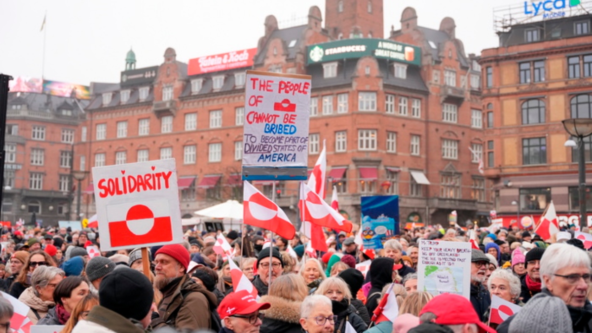 Δανία: Χιλιάδες διαδηλωτές στην Κοπεγχάγη κατά των σχεδίων του Ντόναλντ Τραμπ για τη Γροιλανδία (Εικόνες & Βίντεο)