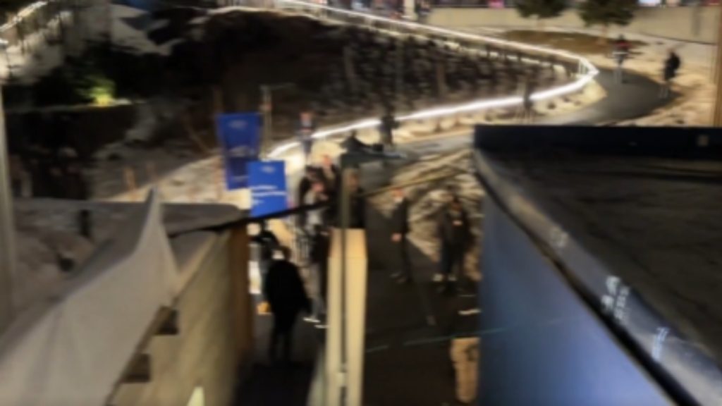 Νταβός: Εκκενώνεται το Κέντρο Συνεδριών του Παγκόσμιου Οικονομικού Φόρουμ – «Ασυνήθιστη οσμή που προκαλεί βήχα»