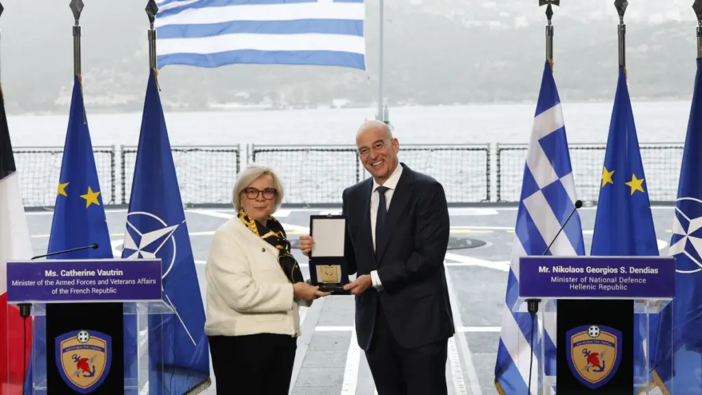 Δένδιας στη Γαλλίδα ομόλογό του: “Επισπεύδουμε την ανανέωση της ελληνογαλλικής αμυντικής συμφωνίας”