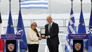 Δένδιας στη Γαλλίδα ομόλογό του: “Επισπεύδουμε την ανανέωση της ελληνογαλλικής αμυντικής συμφωνίας”