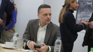 Πολιτική θύελλα στο ΠΑΣΟΚ μετά την επίθεση Δούκα σε Ανδρουλάκη: «Η στρατηγική μας απέτυχε – Η πρώτη θέση απομακρύνεται»