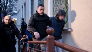 Σέρρες: Στα δικαστήρια ο 15χρονος που ξυλοκόπησε μέχρι θανάτου τον 17χρονο – «Αν φταίει ο γιος μου να πληρώσει», λέει η μάνα του δράστη