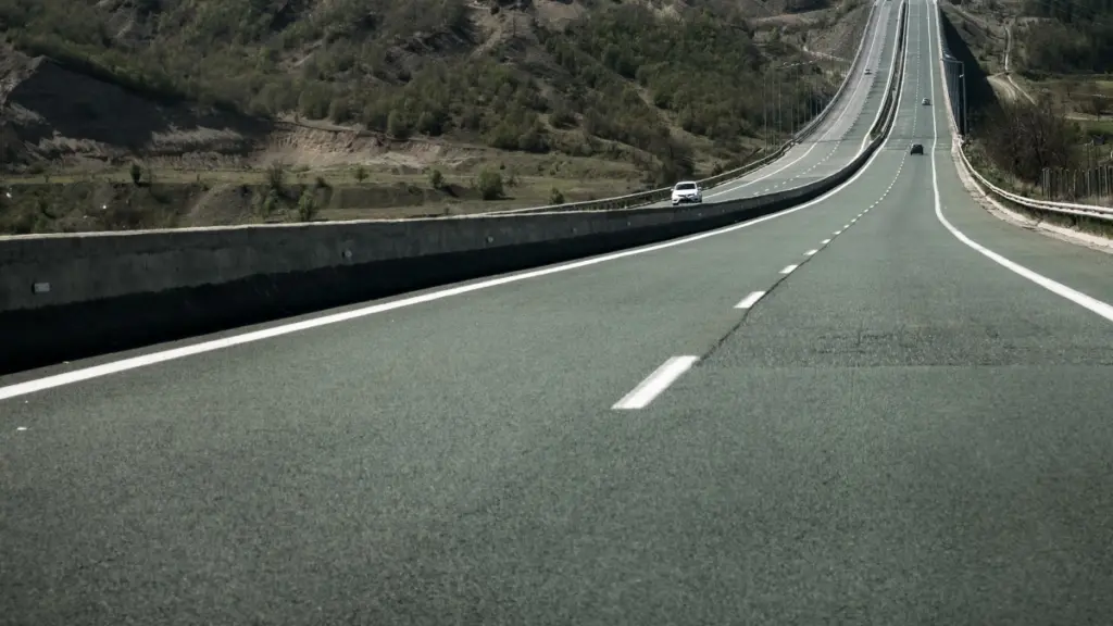 Βέροια: 89χρονος οδήγησε ανάποδα για 10 χλμ στην Εγνατία και προκάλεσε τροχαίο – Τραυματίστηκε 50χρονη
