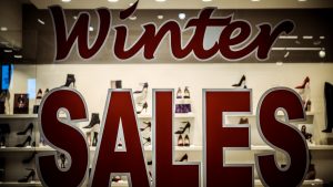 Χειμερινές εκπτώσεις: Πότε ξεκινούν – Συμβουλές για ασφαλείς και οικονομικές αγορές