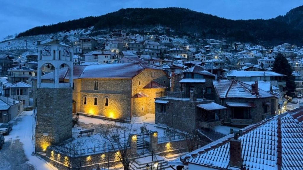 Σε λευκό κλοιό η χώρα – Χιόνια σε Θεσσαλία, Στερεά Ελλάδα, Πελοπόννησο, Ήπειρο (βίντεο+φωτογραφίες)