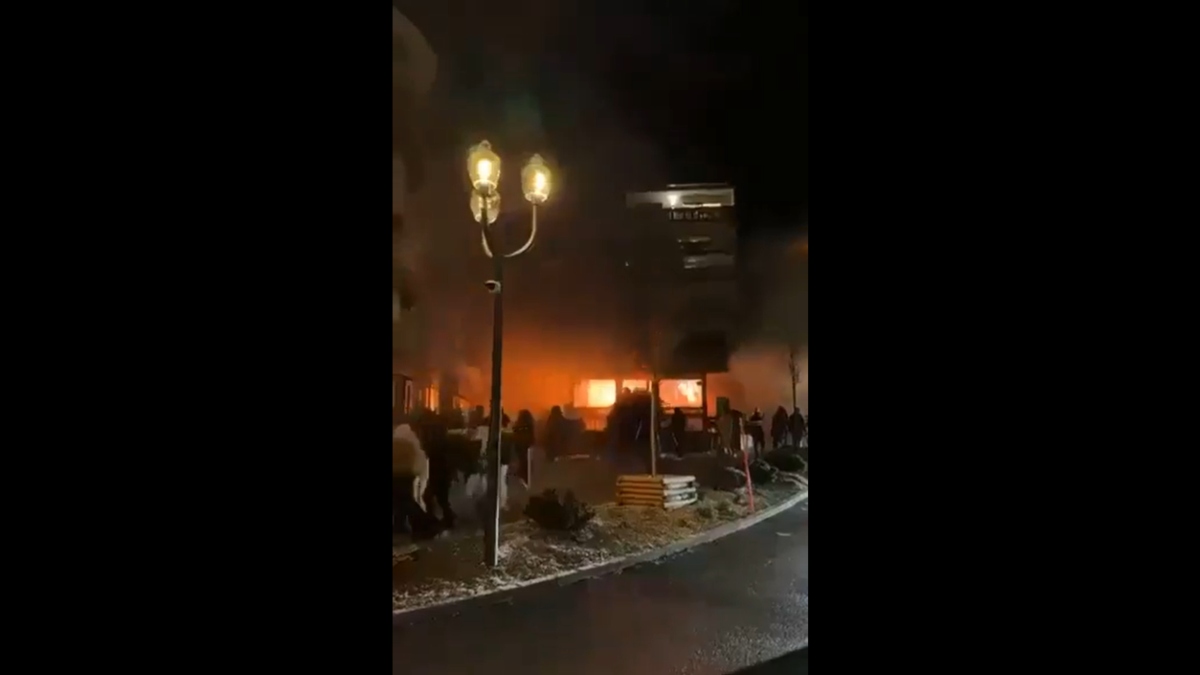 Τραγωδία στην Ελβετία: Έκρηξη στο χιονοδρομικό κέντρο Κραν Μοντανά – Τουλάχιστον 10 νεκροί, πολλοί τραυματίες (βίντεο)