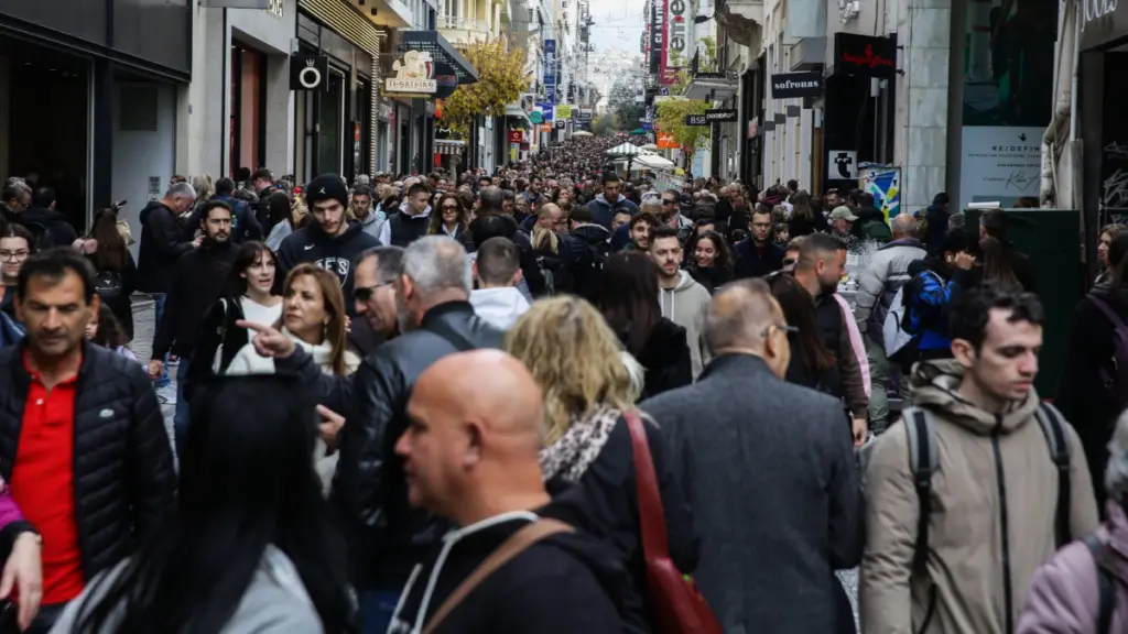 Ποια καταστήματα είναι κλειστά σήμερα και ποια λειτουργούν κανονικά – Τι ισχύει για τις τράπεζες