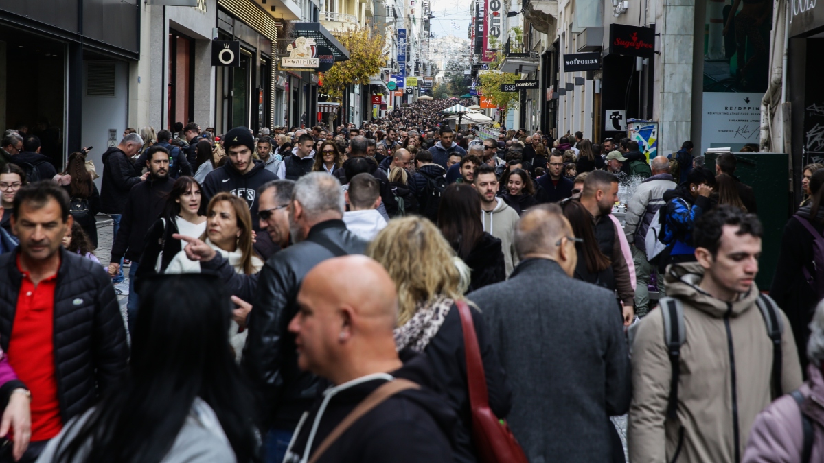 Ποια καταστήματα είναι κλειστά σήμερα και ποια λειτουργούν κανονικά – Τι ισχύει για τις τράπεζες
