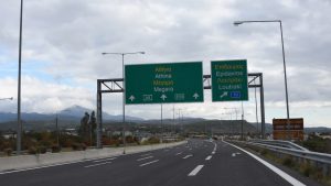 Αποκαταστάθηκε η κυκλοφορία στην εθνική οδό Αθηνών – Κορίνθου – Είχε διακοπεί μετά από κατολίσθηση στο ύψος των Μεγάρων