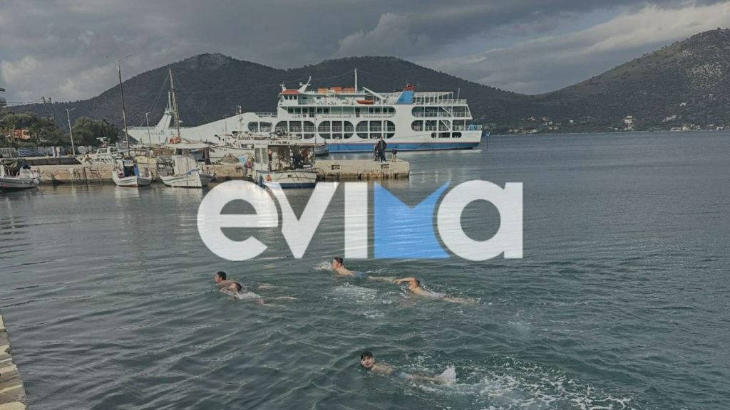 Θεοφάνεια: Ένας 15χρονος έπιασε τον Τίμιο Σταυρό στην Εύβοια (Εικόνες & Βίντεο)