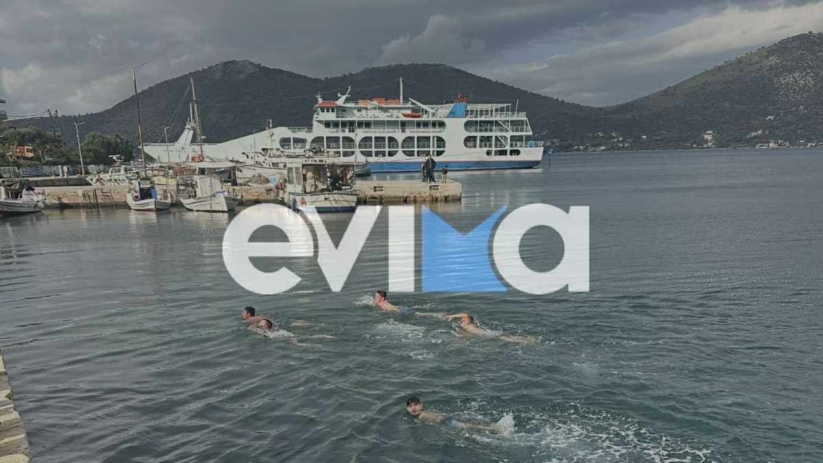 Θεοφάνεια: Ένας 15χρονος έπιασε τον Τίμιο Σταυρό στην Εύβοια (Εικόνες & Βίντεο)