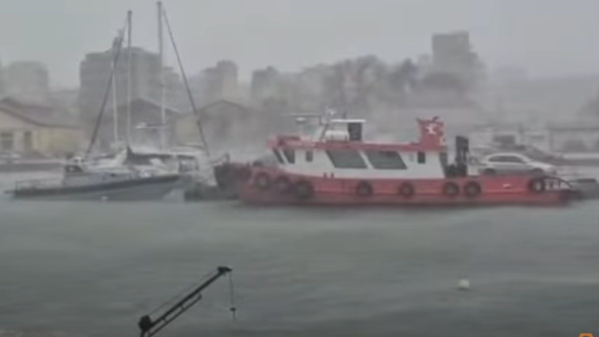 Έβρος: Πλημμύρες από τις έντονες βροχοπτώσεις – Εγκλωβίστηκαν μαθητές σε σχολείο (βίντεο)