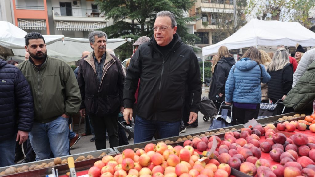 Φάμελλος: “Θέλουμε λαϊκές αγορές με φθηνά και ποιοτικά προϊόντα – Η κυβέρνηση στέλνει τους καταναλωτές στα σούπερ μάρκετ”
