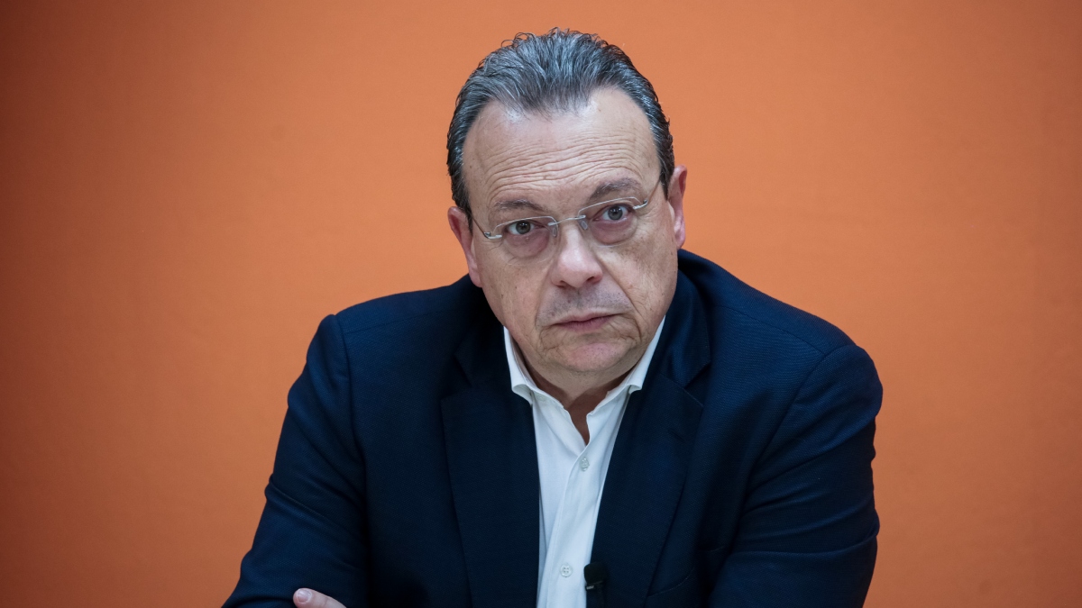 Φάμελλος: “Απαράδεκτη και σκοταδιστική η θέση Καρυστιανού για τις αμβλώσεις”