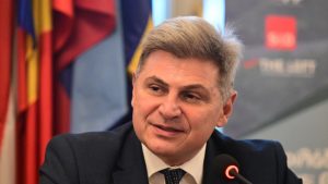 Φαραντούρης για κόμμα Καρυστιανού: “Δεν προεξοφλώ τη συμμετοχή μου πουθενά – Σκοπεύω να εξαντλήσω τη θητεία μου στην Ευρωβουλή”