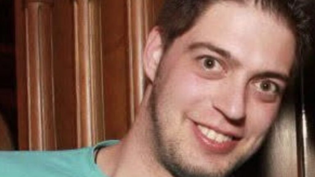 Φαρκαδόνα: 36χρονος πήγε για περπάτημα στο γήπεδο και εντοπίστηκε νεκρός – Ήταν πατέρας δύο παιδιών