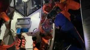 Φιλιππίνες: Τουλάχιστον 15 νεκροί από το ναυάγιο φέρι – Στους 18 οι αγνοούμενοι (βίντεο+φωτογραφίες)