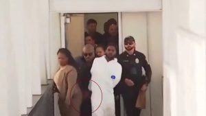 Φλόριντα: Κρατούμενος παρενόχλησε αστυνομικό στη διαδρομή προς τη φυλακή