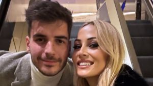 Φώτης Ιωαννίδης – Ελένη Βουλγαράκη: Πόζαραν αγκαλιασμένοι στη μέση δρόμου στην Πορτογαλία (vid)