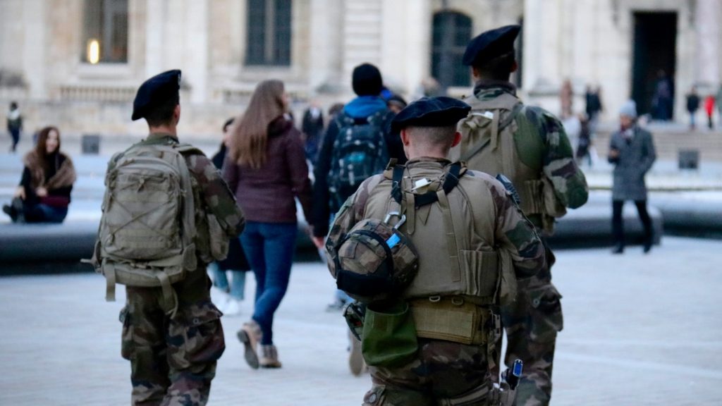 Γαλλία: “Απαράδεκτες” οι δηλώσεις του Τραμπ για τους στρατιώτες του ΝΑΤΟ στο Αφγανιστάν