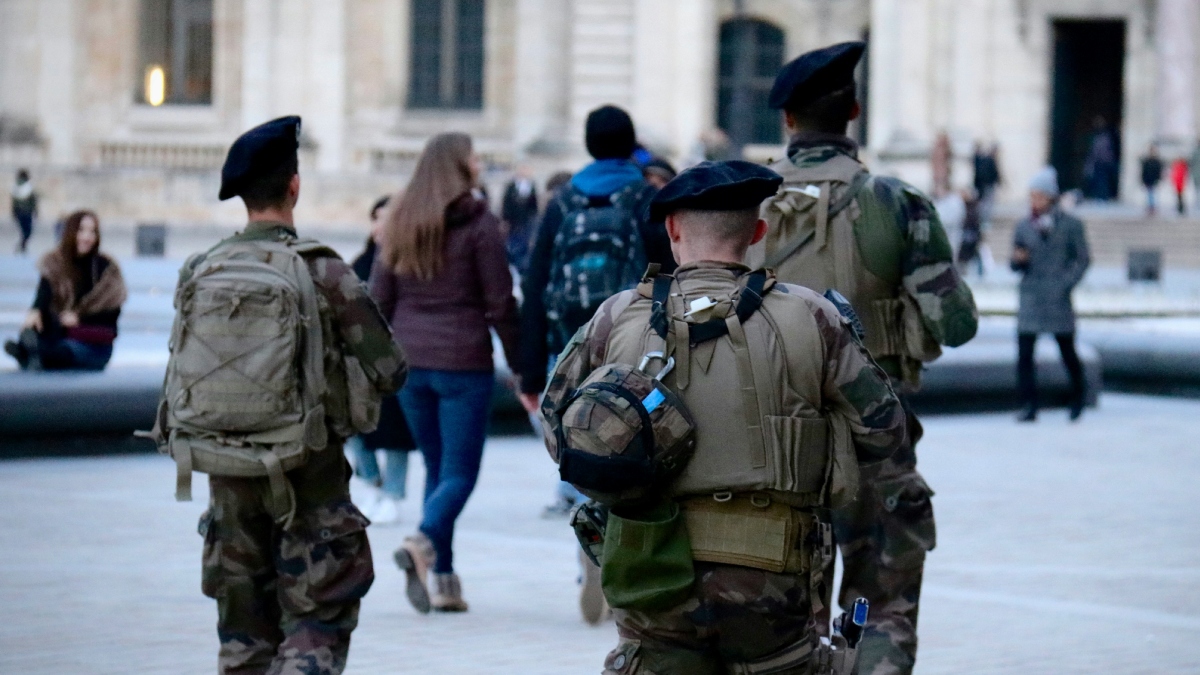 Γαλλία: “Απαράδεκτες” οι δηλώσεις του Τραμπ για τους στρατιώτες του ΝΑΤΟ στο Αφγανιστάν