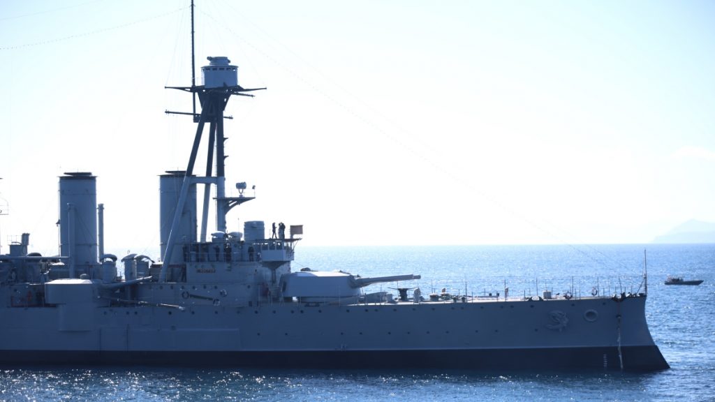 Θερμή υποδοχή της φρεγάτας “Κίμων” από τους Ναυτικούς Δόκιμους – “Ζήτω το έθνος και το Πολεμικό Ναυτικό” (βίντεο)