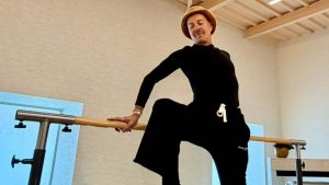 Λάκης Γαβαλάς: Δείτε τον να χορεύει μπαλέτο στο TikTok ακούγοντας το «Ferto» του Ακύλα (vid)