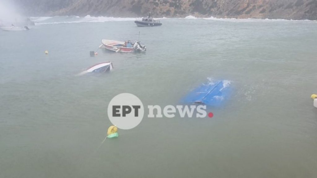 Σοβαρά προβλήματα στη Γαύδο λόγω των ισχυρών ανέμων – Βυθίστηκε αυτοκίνητο, σε κίνδυνο σκάφος της Frontex (βίντεο+φωτογραφίες)