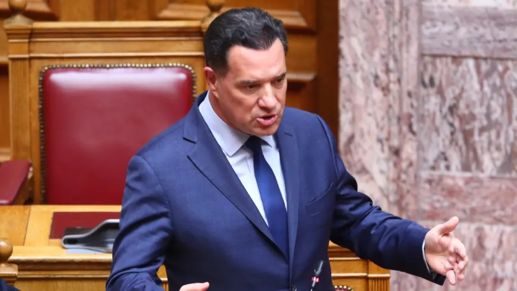 Γεωργιάδης: Βίντεο με τον διάλογο με τους διαδηλωτές στο νοσοκομείο Μυτιλήνης