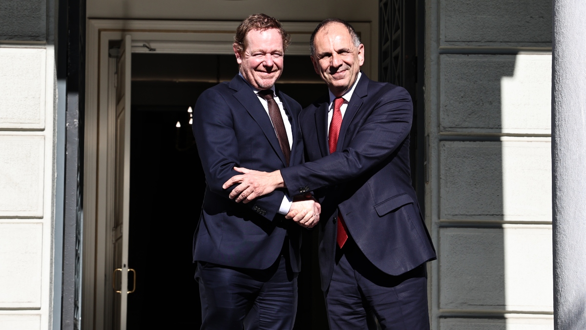 Γεραπετρίτης: «Καλούμε το καθεστώς του Ιράν να απέχει από την επιβολή και εκτέλεση ποινών κατά διαδηλωτών»